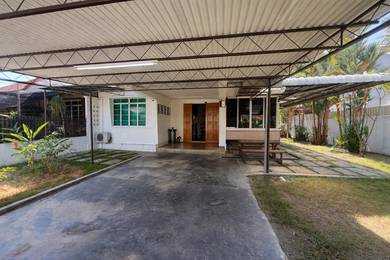 Semi-Detached House For Sale in Pulau Tikus,PNG