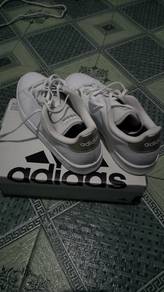 let go Adidas Advantage Shoes