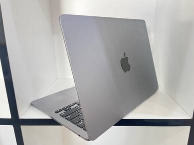 MacBook Air 13" 2022 Apple M2 Chip 8GB RAM/512GB