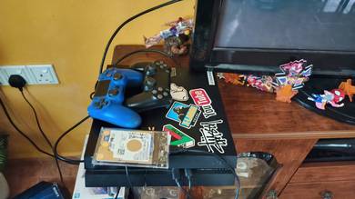 Ps4 Fat 500GB+2 controller and 3 cd games