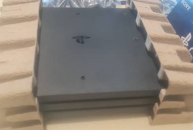 Sony PlayStation 4 / PS4 Pro 1TB God of War / The