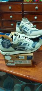 Sport shoes Asics
