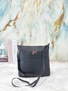 Guess 1981 Crossbody in Black
