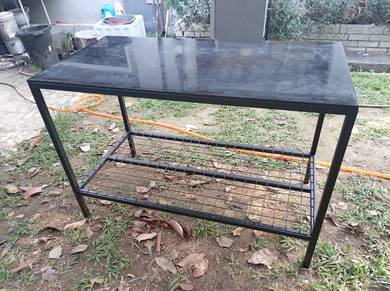 Meja dapur
