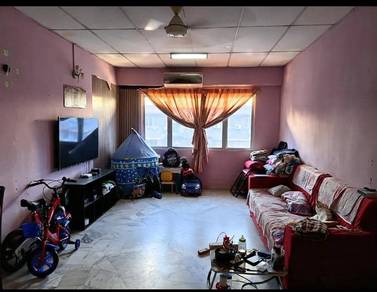 Flat For Sale in Pangsapuri Putra (Bandar Putra Permai)