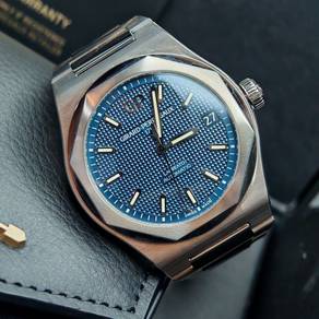 Girard Perregaux Laureato Blue