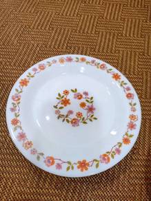 Set piring dan mangkuk vintage