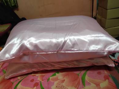 bantal satin
