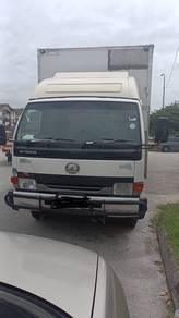 lorry Nissan UD YU41T5 (21ft )