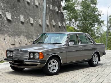 Mercedes Benz E200 200 CLASSIC (CBU) in Desa Petaling, KUL