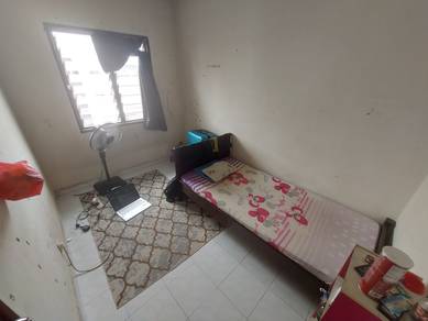 Room in Shah Alam, SGR