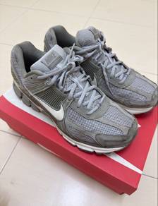 Nike Zoom Vomero 5 - Dark Stucco/ Phantom