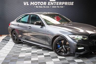 BMW 330i 30i M SPORT in Desa Petaling, KUL
