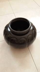 Porcelain pot