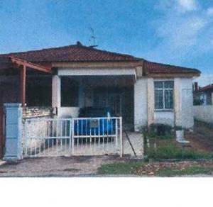 Semi-Detached House For Sale in Lunas,KDH