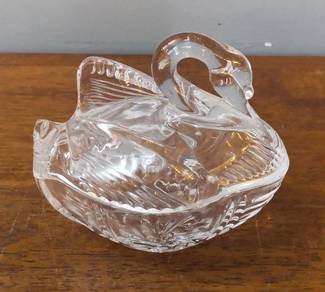 Glass swan trinket dish