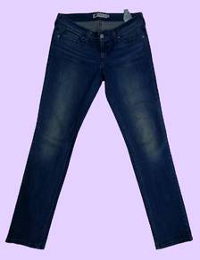 Levis girl