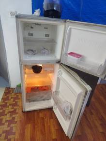 LG 2 door  fridge all ok kelur cat saja tak cantik 