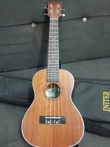 gitar ukulele 