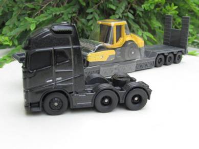 Maisto (7cm) Volvo FH16 With Volvo Padfoot Drum