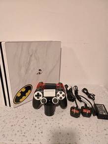 PS4 PRO 1TB with 2xDualshock 4 Controllers and Cha