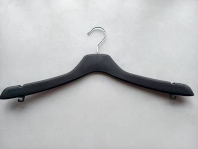 Cloth Hanger black (0.5sen 1pc)