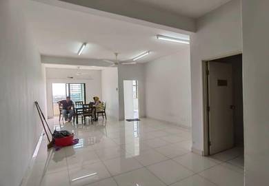 Condominium For Sale in Kristal View