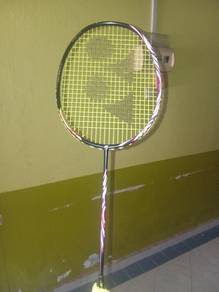 Reket Yonex Astrox 100zz