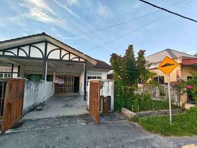 Semi-Detached House For Sale in Banting,SGR