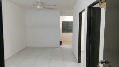 Flat For Rent in Pangsapuri Taman Tasik Utama