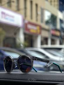 Oakley HSTN X ASTON Martin