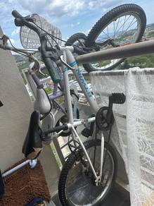 B TWIN Mountain Bike Strong and Comfortable