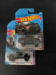Hot Wheels ‘17 Ford F-150 Raptor Red Brown Set