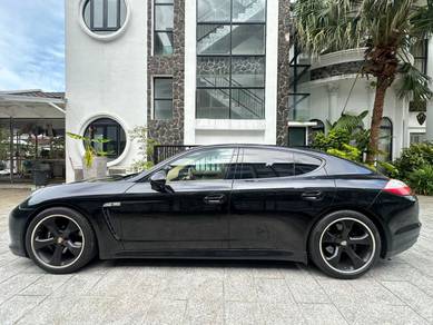 Porsche Panamera in Others, PNG