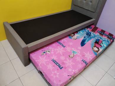 Pre-loved pull out single bed