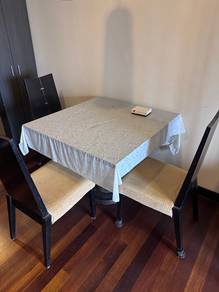 Dining table 🍽️