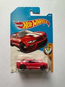 16 CAMARO SS (red or white) - HOT WHEEL Car