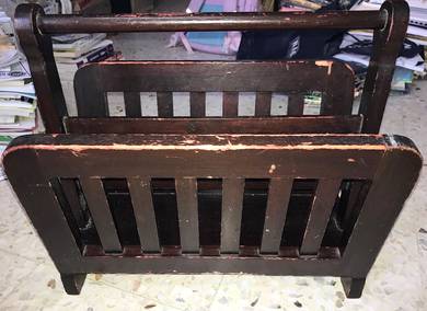 VINTAGE WOODEN MAGAZINE NEWSPAPER RACK Holder