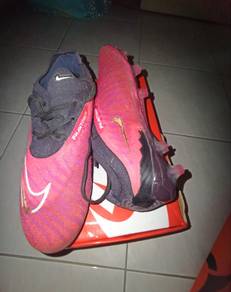 kasut bola nike phantom