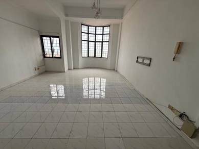 Condominium For Rent in Straits Court Condominium