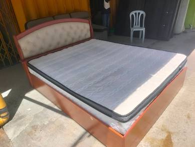 queen Wooden bed frame with mattress 