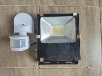 Lampu LED with Motion Sensor Outdoor Security