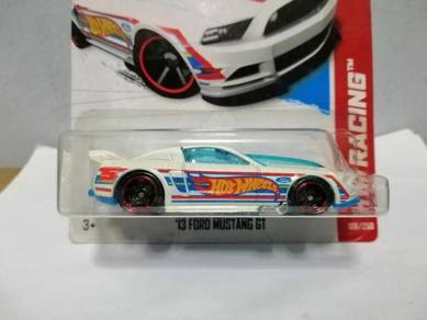2013 Hotwheels '13 Ford Mustang GT
