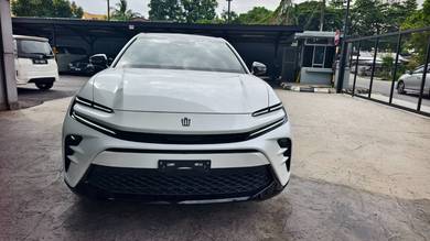 Toyota Crown SPORT Z in Ampang Hilir, KUL