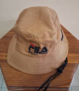 Topi Fila