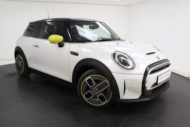 Mini Cooper SE in Johor Bahru, JHR