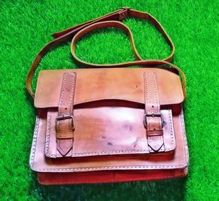 Vtg Leather crossbody sling bag vintage 