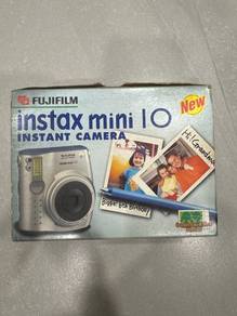 instant camera