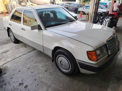 Mercedes Benz 230E  in Kepong, KUL