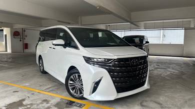 Toyota Alphard Z in Desa Petaling, KUL